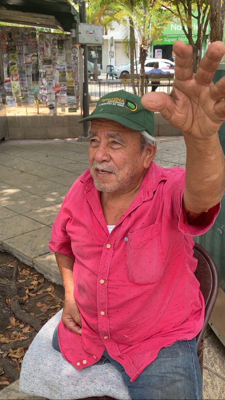 $!Comparte don Rafael Aispuro más de 60 años de experiencia en la fotografía en el Centro de Culiacán