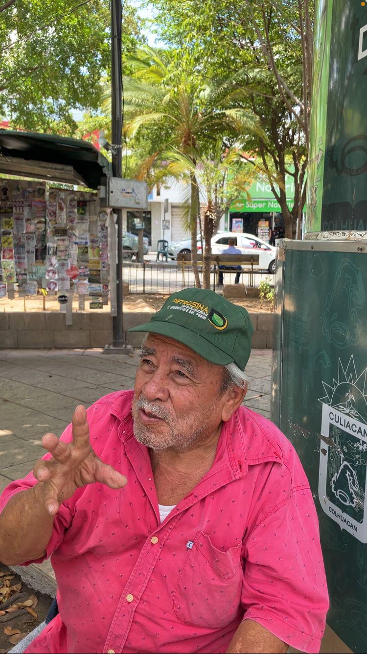 $!Comparte don Rafael Aispuro más de 60 años de experiencia en la fotografía en el Centro de Culiacán