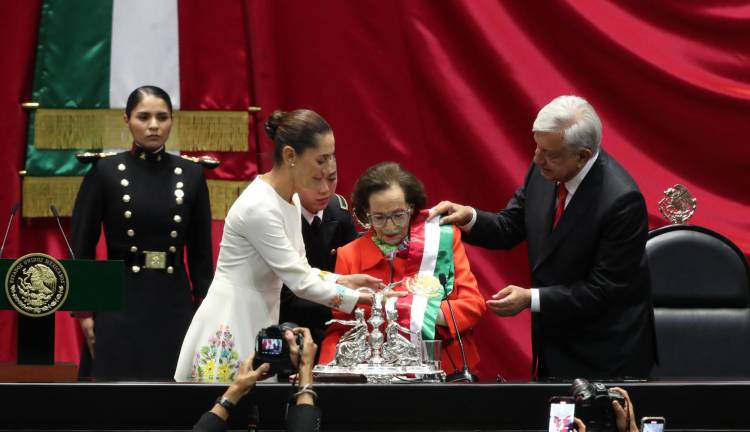 La Presidenta Claudia Sheinbaum tomó posesión de la titularidad del Poder Ejecutivo Federal mexicano.