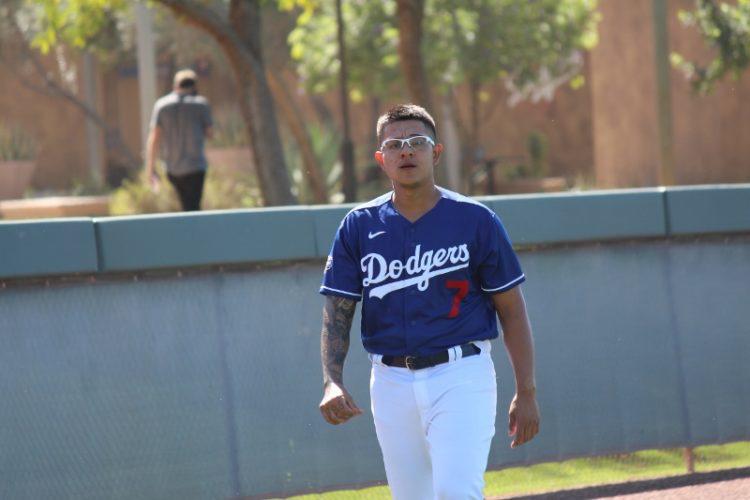 Fans de los Dodgers protestan en contra de Julio Urías: “Las