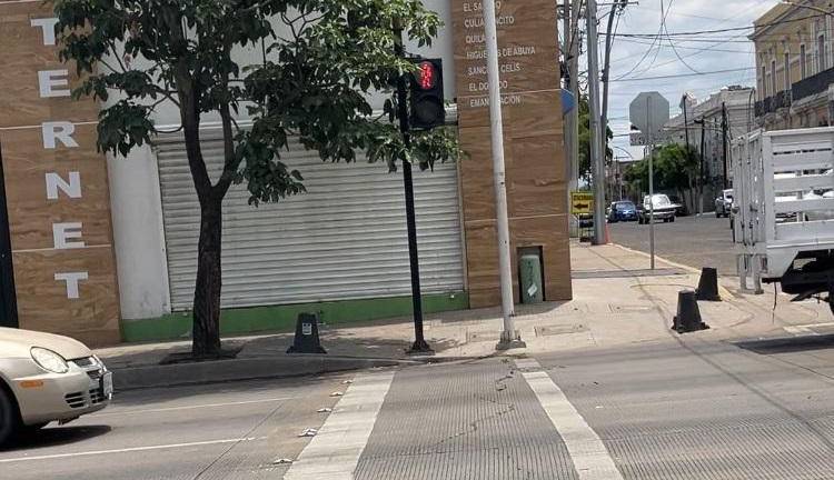 Las señales viales en las calles, a los pocos meses, se van borrando debido al paso de los autos, personas y del clima tropical, explicó Mapasin.