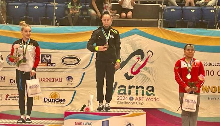 Alexa Moreno se cuelga el bronce en Copa del Mundo de gimnasia artística