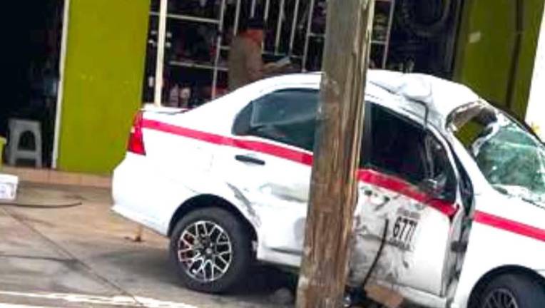 La última fotografía que se ha conseguido de Valentín es afuera de su taxi en una calle de Concordia.