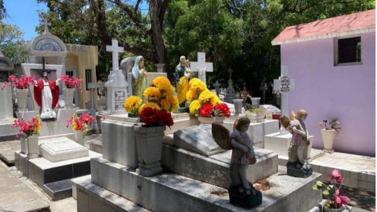 En Culiacán avanza limpieza de panteones y pintado de bardas previo al Día de Muertos, señala Danilo Burgos