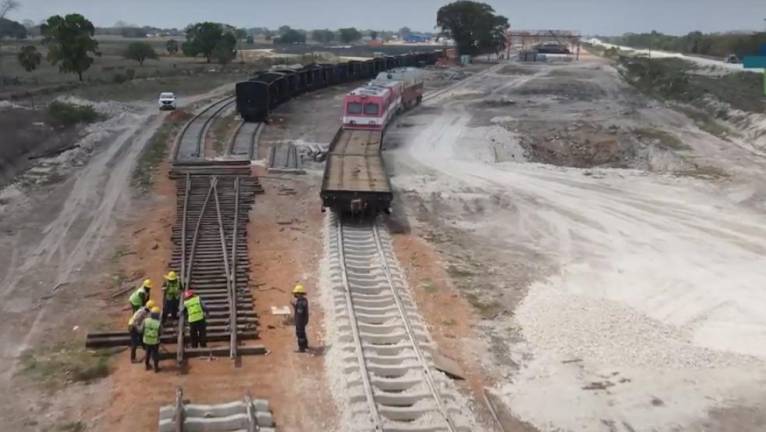 Trabajadores del Tren Maya en Quintana Roo denuncian abusos laborales de parte de la Sedena.