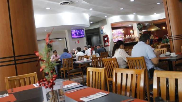 Las ventas en los restaurantes del puerto ha disminuido por la violencia en Sinaloa.