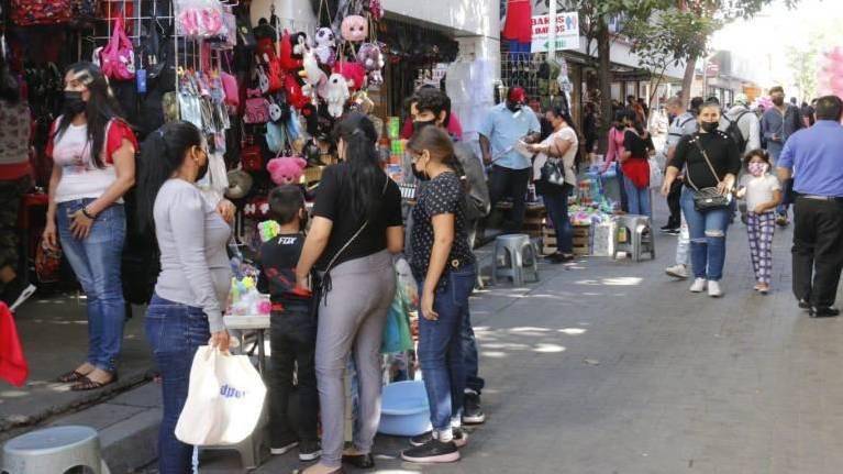 Los comerciantes del centro de Culiacán buscan estrategias para enfrentar la competencia de las tiendas chinas.