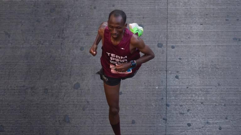 $!Bonyface Kaplagat, feliz por su título en el primer Medio Maratón de Gobierno del Estado