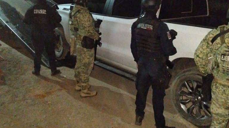 Aseguran camioneta blindada en la colonia Huertos del Pedregal, en Culiacán