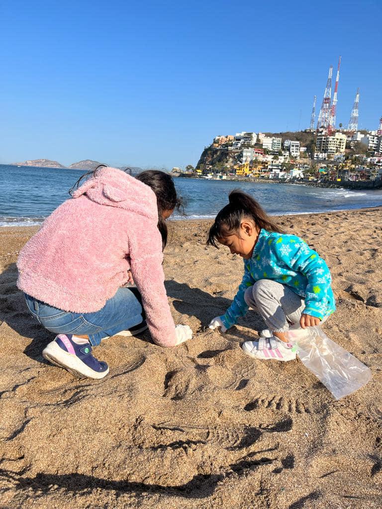 $!Limpian playa de Olas Altas tras llamado de asociación Maz ConCiencia