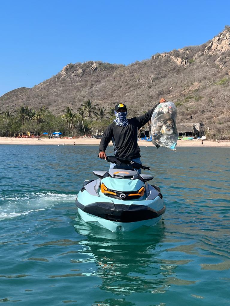 $!Realizan limpieza submarina en las aguas frente a Isla Venados