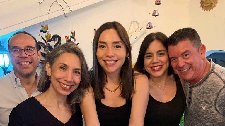 Festejan familia y amigos a Linda Rentería por su cumpleaños