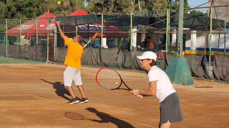 Ortega y Arrenquín dominan en Torneo Pavo Madrugador