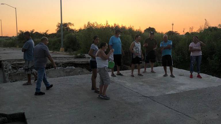 Bloquean la Múnich previo al partido Mazatlán FC contra el Toluca; exigen puente