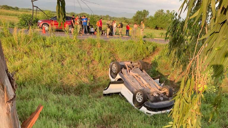 Mujer Resulta Lesionada Tras Volcadura En Maxipista, En Culiacán