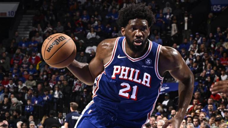 Joel Embiid firma extensión de 3 años con los 76ers para intentar ganar su primer título