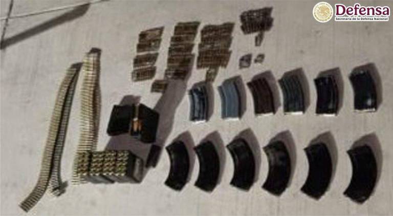 Detiene Sedena a dos civiles con armas y pastillas de fentanilo