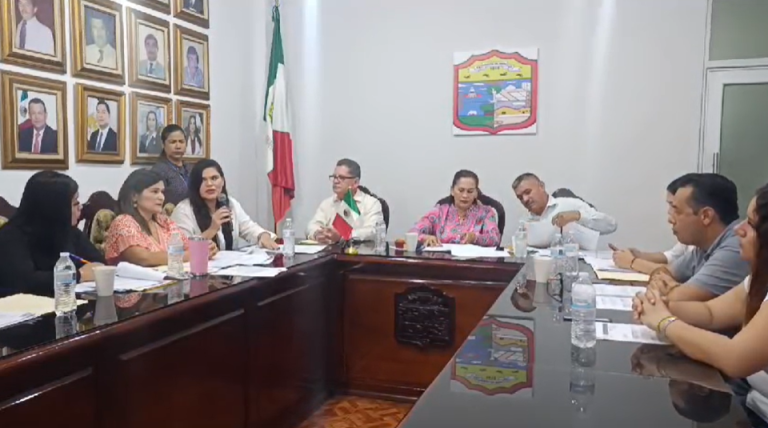 Las regidoras Jazhel Acosta Alemán y Dulce Virginia Osuna Crespo se deslindaron de la resolución de jubilación.