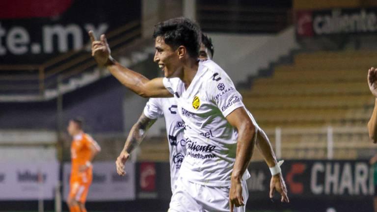 $!Sebastián Abreu, feliz por su primer triunfo como entrenador de Dorados