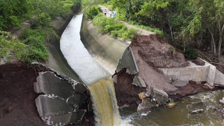 Coloca tapo en canal roto que suministra agua a Los Horcones; pueblos se estaban inundando: Jumapam