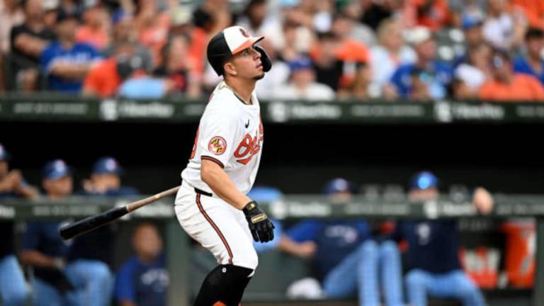 Santander y Urías respaldaron a Burnes con jonrón en triunfo de Orioles