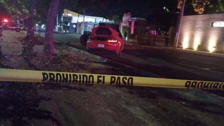 Balean vehículo y secuestran a pareja de adolescentes en Las Quintas, en Culiacán