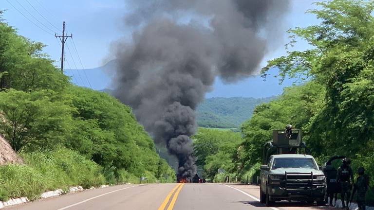 Este domingo se reporta un nuevo bloqueo en la Autopista Durango-Mazatlán.