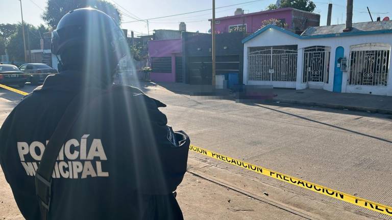 Dejan los cadáveres de dos jóvenes en céntrica esquina de Villa Juárez; tenían heridas de bala