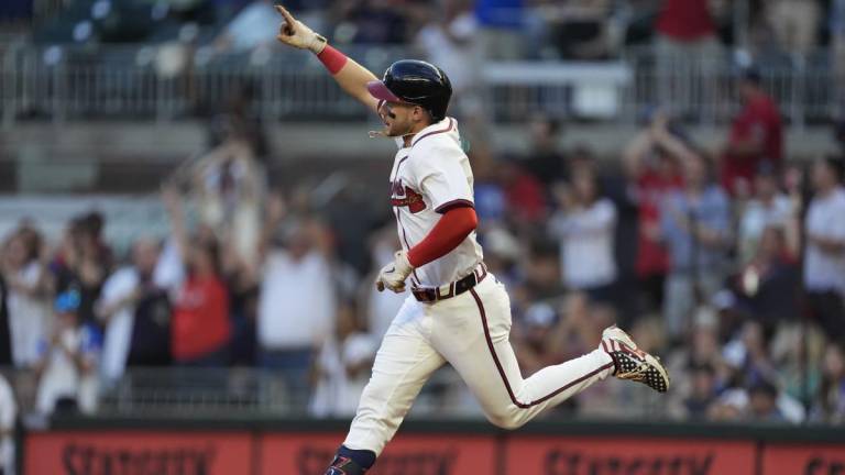 Jarred Kelenic bateó jonrón por los Bravos.