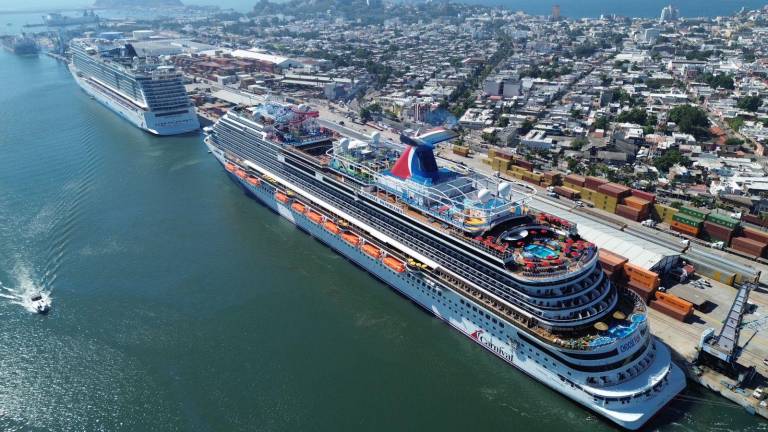 Los cruceros turísticos “Norwegian Bliss” y “Carnival Panorama” arribaron este miércoles a Mazatlán con 8 mil 601 pasajeros a bordo.