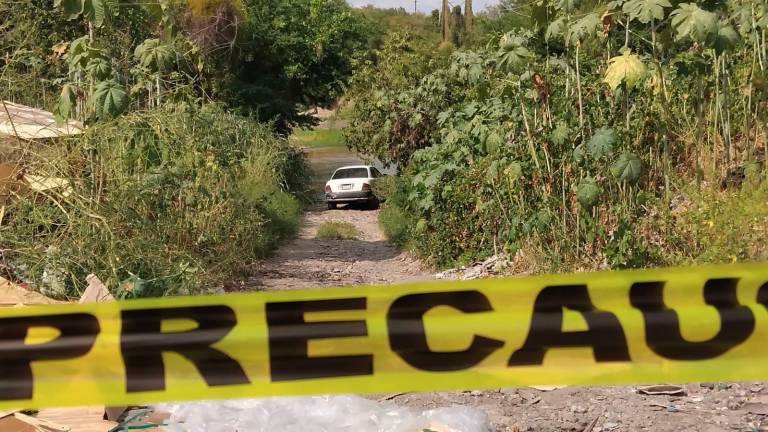 Localizan a un hombre asesinado dentro de un auto junto al Río Tamazula, en Culiacán