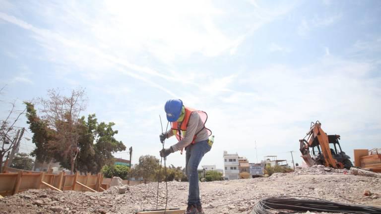 El Secretario de Salud lanzó un llamado a la industria de la construcción para que den a sus trabajadores las mejores condiciones para mantenerse hidratados