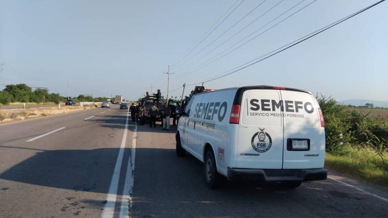 Dos personas fueron encontradas sin vida sobre la carretera Culiacán-Eldorado.