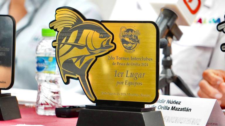 El trofeo que se entregará al primer lugar del Torneo Interclubes de Pesca de Orilla Mazatlán 2024.