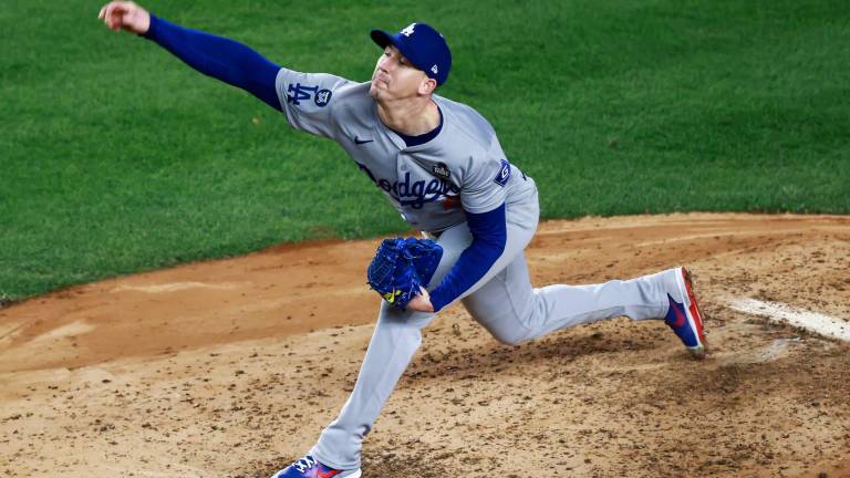 Walker Buehler pacta por una campaña con los Medias Rojas