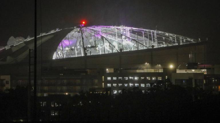 Así quedó el techo del Tropicana Field.