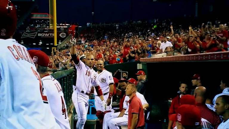 Joey Votto cuelga el guante.