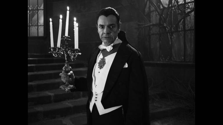 Regresa Eugenio Derbez a la televisión como ‘Drácula’ para la plataforma ViX