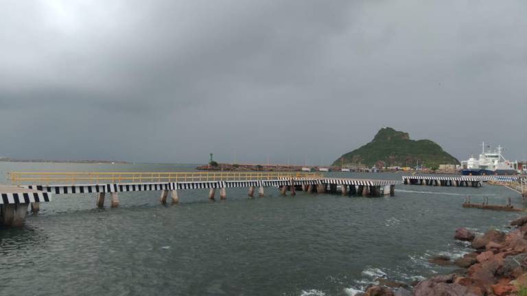 Desde la tarde del jueves en Mazatlán se han registrado lluvias y vientos.