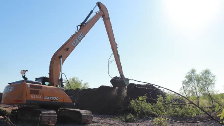 Lanza Ayuntamiento de Culiacán 10 contratos para la limpieza y desazolve de arroyos