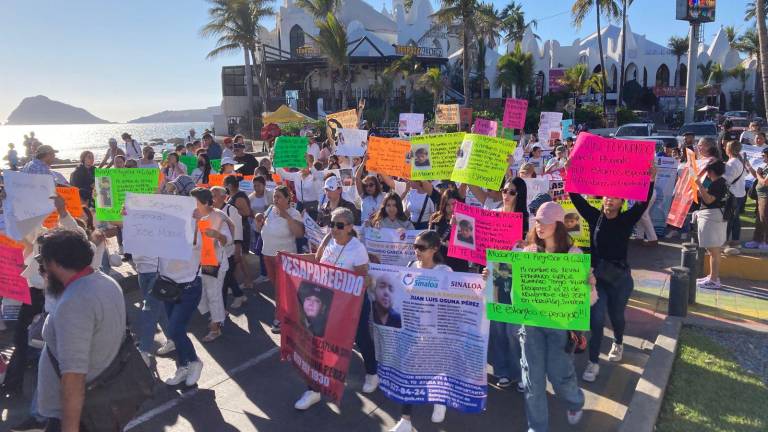 Familiares de desaparecidos claman justicia por el malecón de Mazatlán