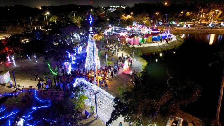 Miles de personas han disfrutado de la Villa Navideña instalada en el Parque Central de Mazatlán.