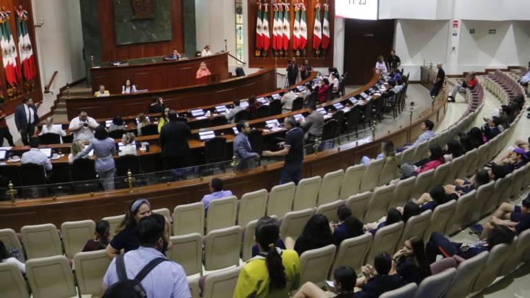 Regresan al Congreso otros 3 diputados que habían solicitado licencia