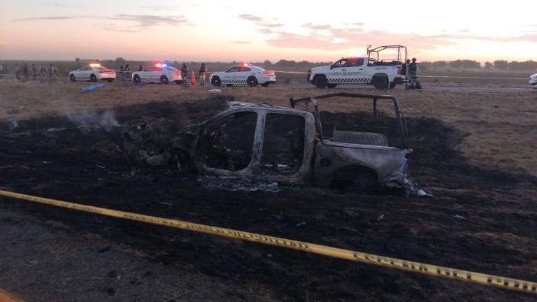 La unidad en la que viajaban los elementos de la Guardia Nacional quedó totalmente destruida tras el accidente.