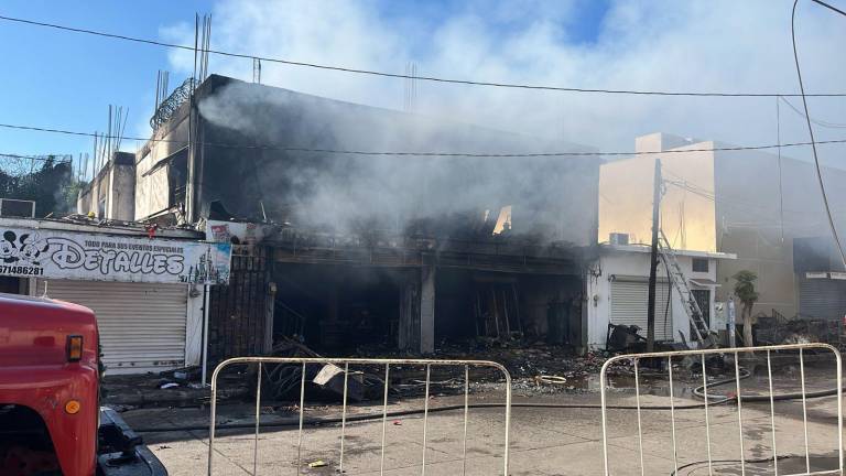 Dulcería de Navolato que se incendió durante la tarde-noche del lunes.