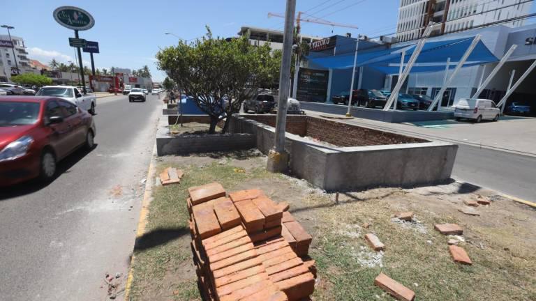 $!Con jardineras o sin jardineras, la Avenida Reforma en Mazatlán se va a inundar igual: Alcalde