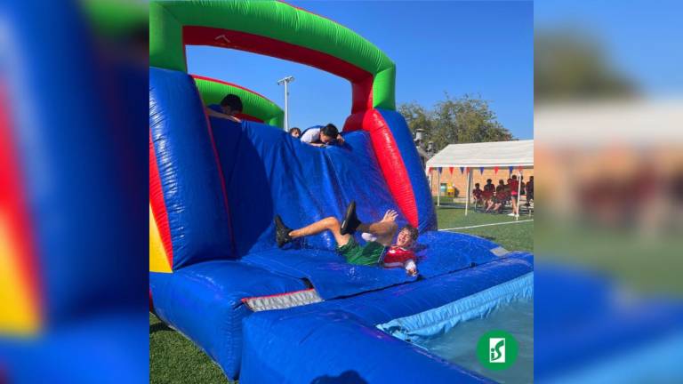 Disfrutan la gran fiesta deportiva de los Rojos y Azules