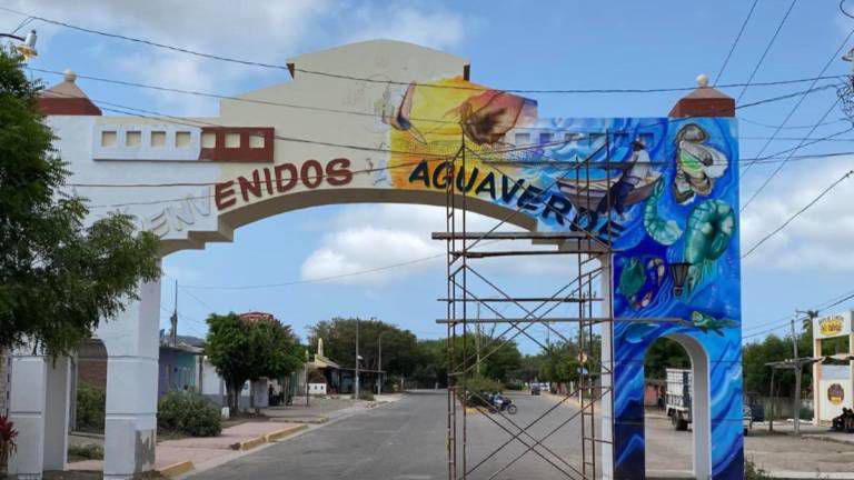 El mural ubicado en los arcos de acceso a la sindicatura de Agua Verde.