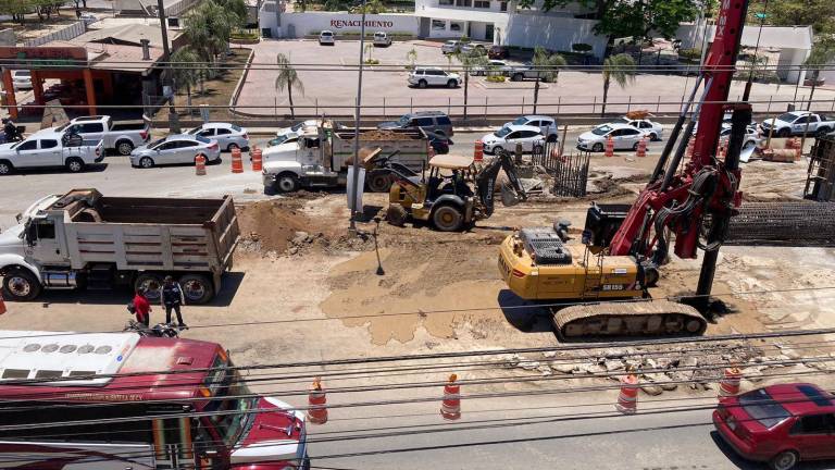 En la obra entre el Libramiento Colosio y la avenida Múnich se realizan trabajos de perforación y armado de estructuras.