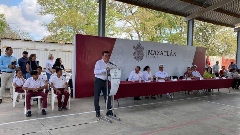 Ceremonia del Lunes Cívico celebrado en la Secundaria Técnica 81 de Mazatlán.